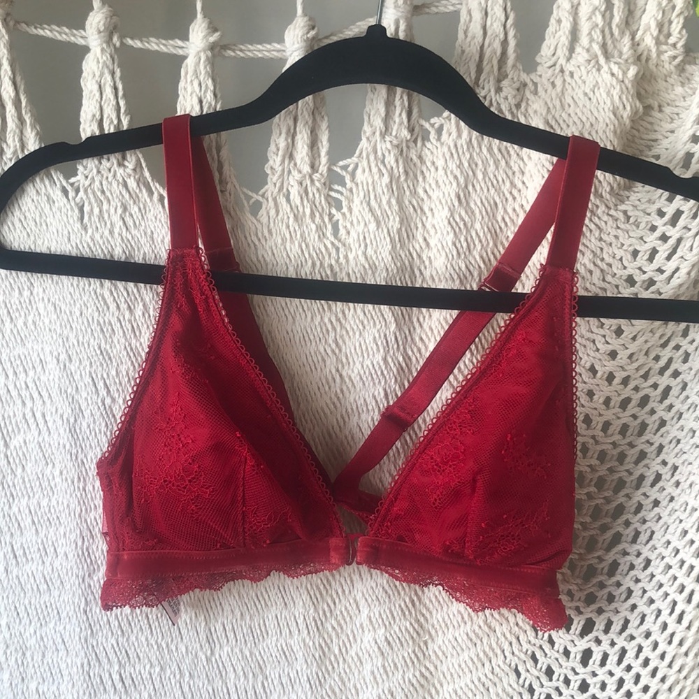 VICTORIA SECRET RED BRALETTE S